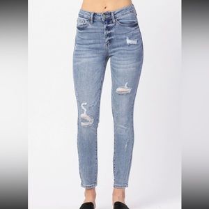 Judy Blue minimal destroyed skinny jeans